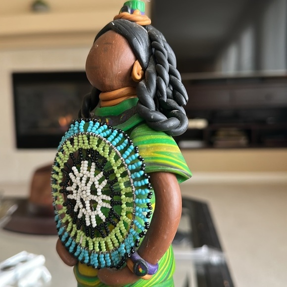 Handcrafted Native American Woman with braided hair sculpture  - G. Pima 1997 - Picture 9 of 10